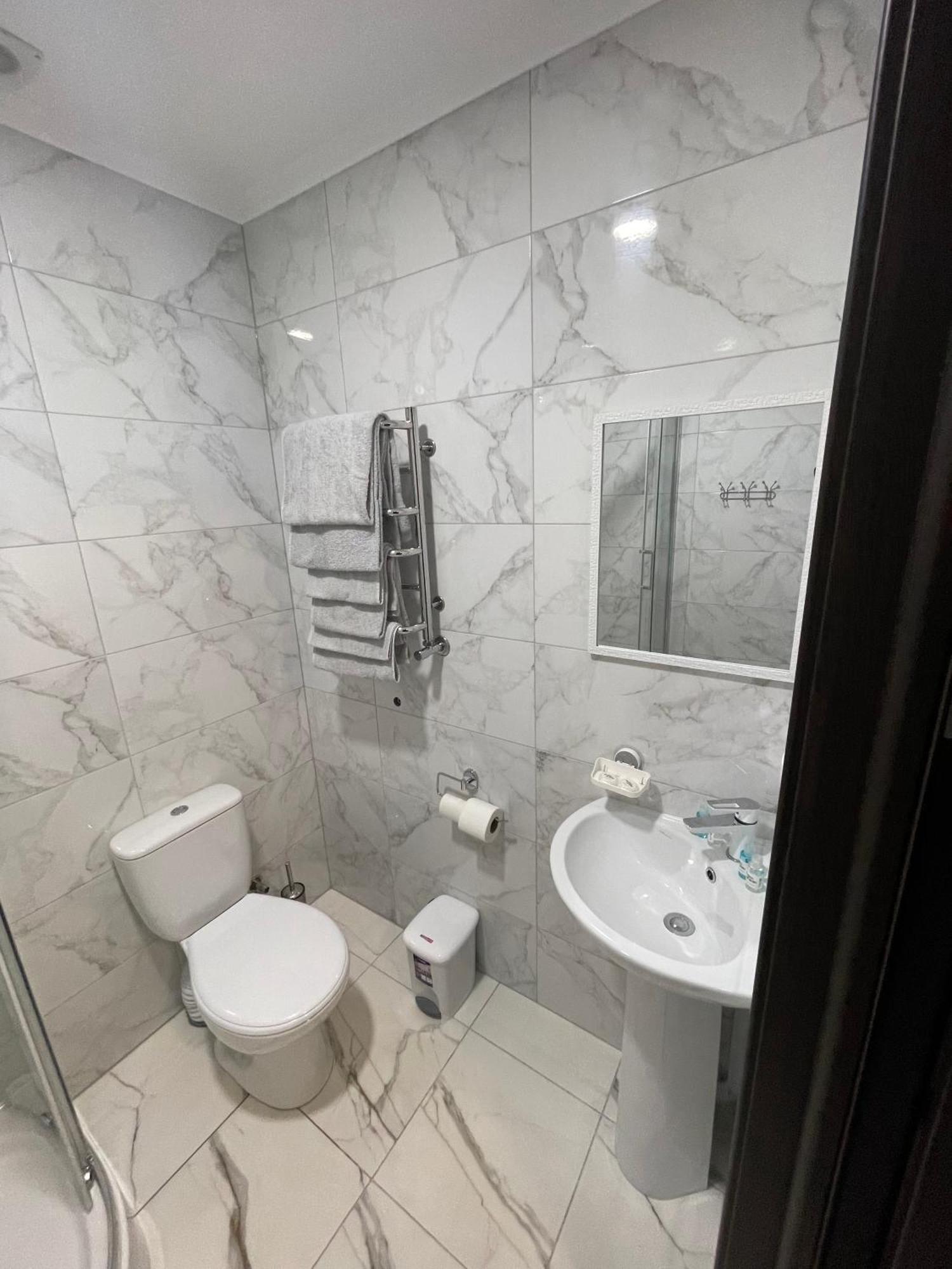 Ні Пуху, Ні Пера! Hotel Reshetylivka Kültér fotó