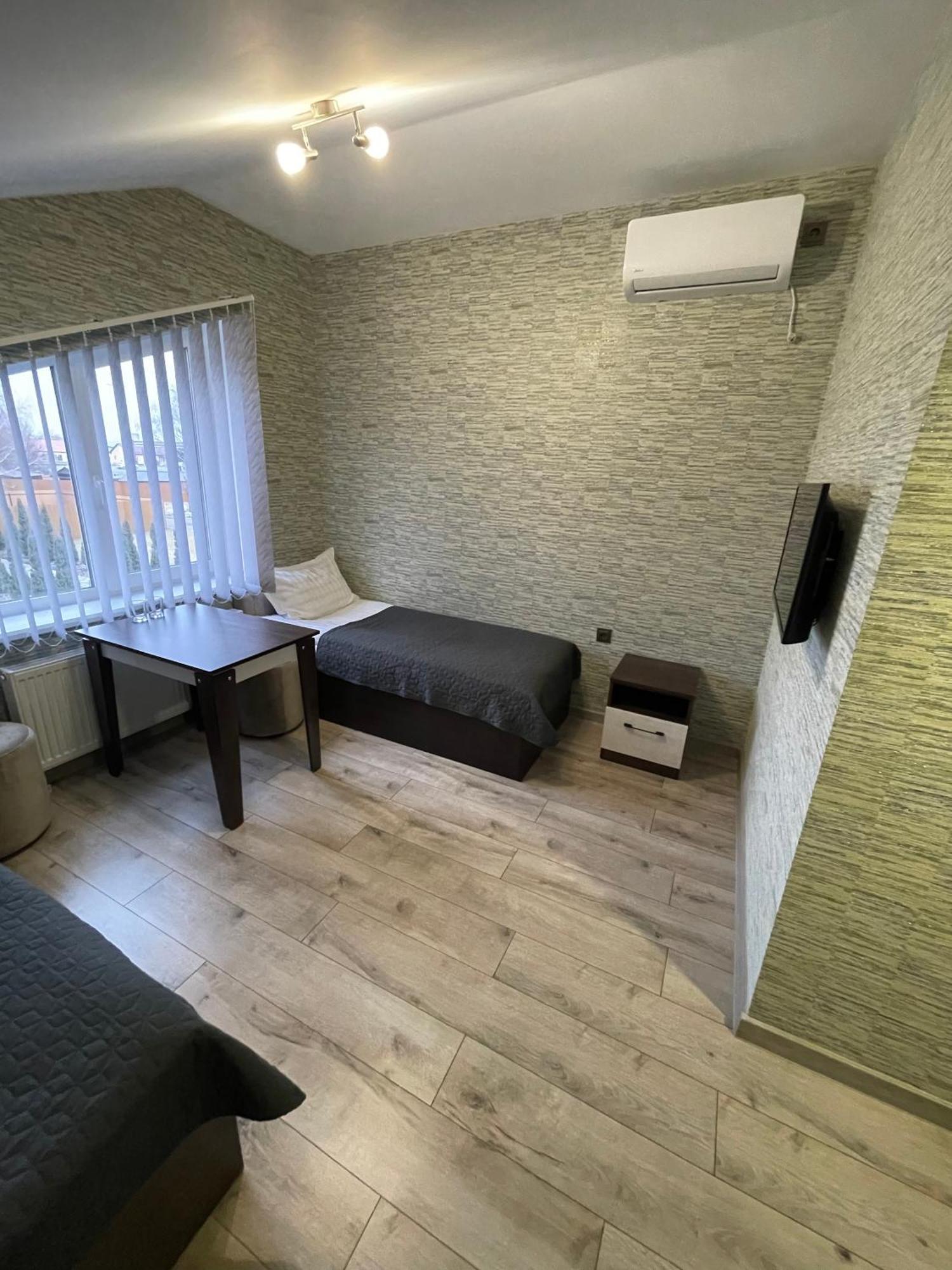 Ні Пуху, Ні Пера! Hotel Reshetylivka Kültér fotó
